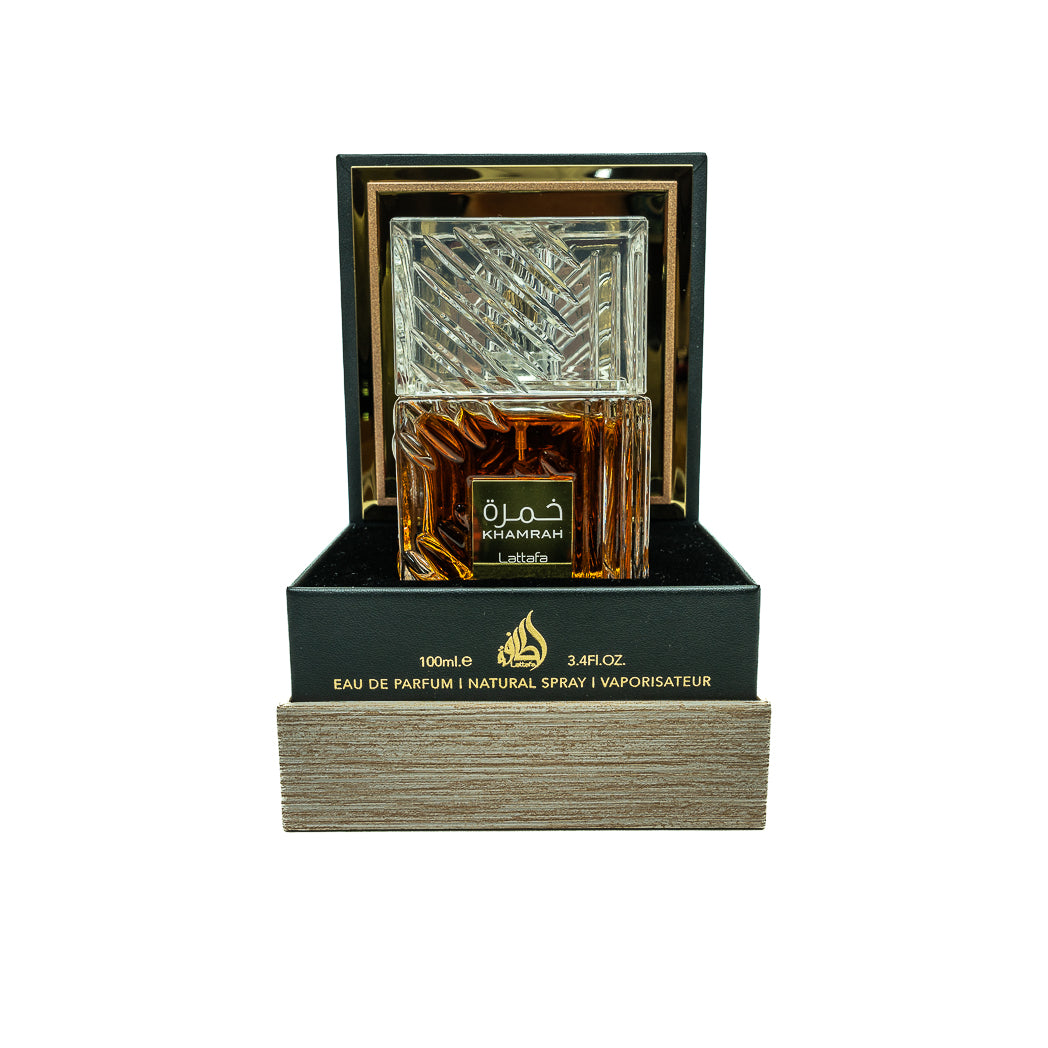 Indulge in the luxurious Lattafa Khamrah EDP Spray. This aromatic and spicy unisex fragrance comes in a 100ml bottle.
